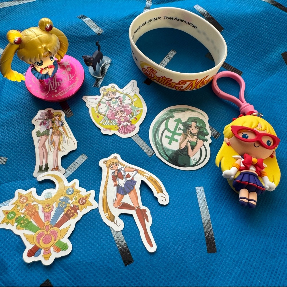 Sailor Moon Collectible Set with Stickers and Keychain